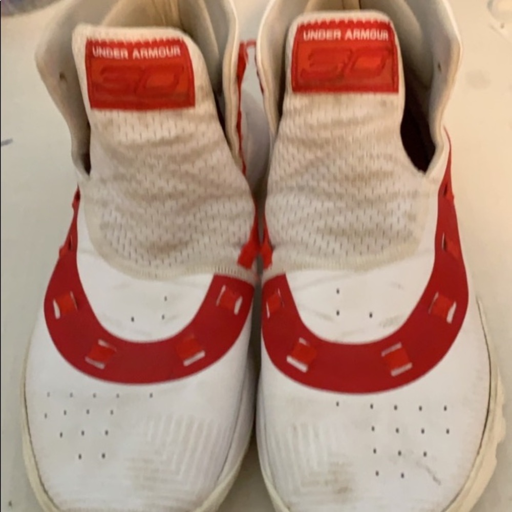Basketball shoes
